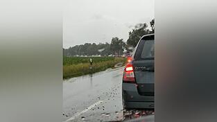 Manche denken sich bei Stau wohl: Überholen macht es sicher besser. Manche denken sich bei Stau wohl: Überholen macht es sicher besser.