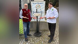 Bertl Fritz (l.), Bayerischer Weißwurstbotschafter, und Stefan Einsle, Obermeister der Metzger-Innung ArberLand Bertl Fritz (l.), Bayerischer Weißwurstbotschafter, und Stefan Einsle, Obermeister der Metzger-Innung ArberLand