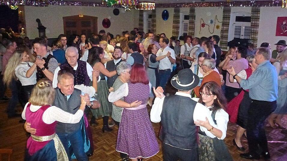 Über zahlreiche Besucher aller Altersgruppen freute sich Trachtler-Boss Thomas Brandl. Über zahlreiche Besucher aller Altersgruppen freute sich Trachtler-Boss Thomas Brandl.