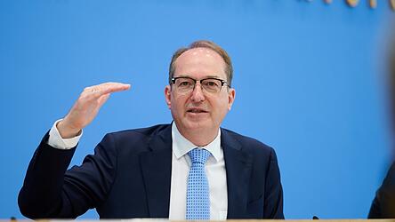 Bundesinnenminister Alexander Dobrindt hält den Regelsatz für das Bürgergeld zu hoch. Er sollte auf den Prüfstand. Bundesinnenminister Alexander Dobrindt hält den Regelsatz für das Bürgergeld zu hoch. Er sollte auf den Prüfstand.