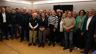 Eine große Anzahl von Vertretern aus Vereinen, Kindergärten, Schulen und Vereinen durfte am Freitagabend die Spendenschecks der Raiffeisenbank Bad Kötzting in Empfang nehmen. Eine große Anzahl von Vertretern aus Vereinen, Kindergärten, Schulen und Vereinen durfte am Freitagabend die Spendenschecks der Raiffeisenbank Bad Kötzting in Empfang nehmen.