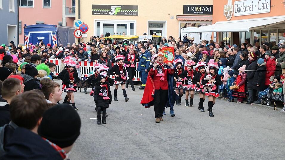 Beim Bogener Faschingsumzug war einiges geboten. Beim Bogener Faschingsumzug war einiges geboten.