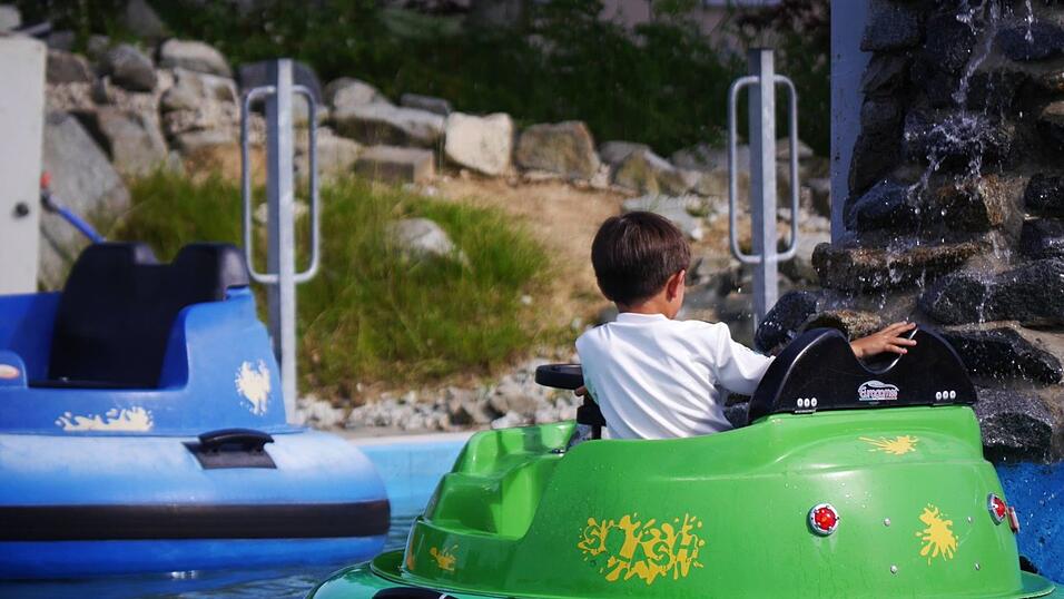 Bei heißen Temperaturen sind Wasser-Attraktionen besonders begehrt. Bei heißen Temperaturen sind Wasser-Attraktionen besonders begehrt.
