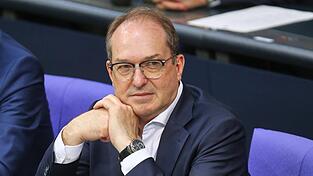 Bundesinnenminister Alexander Dobrindt (CSU) strebt seit Beginn seiner Amtszeit eine härtere Gangart in der Migrationspolitik an. Bundesinnenminister Alexander Dobrindt (CSU) strebt seit Beginn seiner Amtszeit eine härtere Gangart in der Migrationspolitik an.