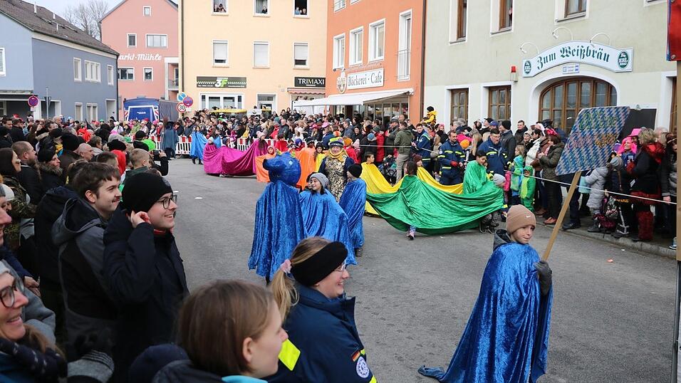 Beim Bogener Faschingsumzug war einiges geboten. Beim Bogener Faschingsumzug war einiges geboten.