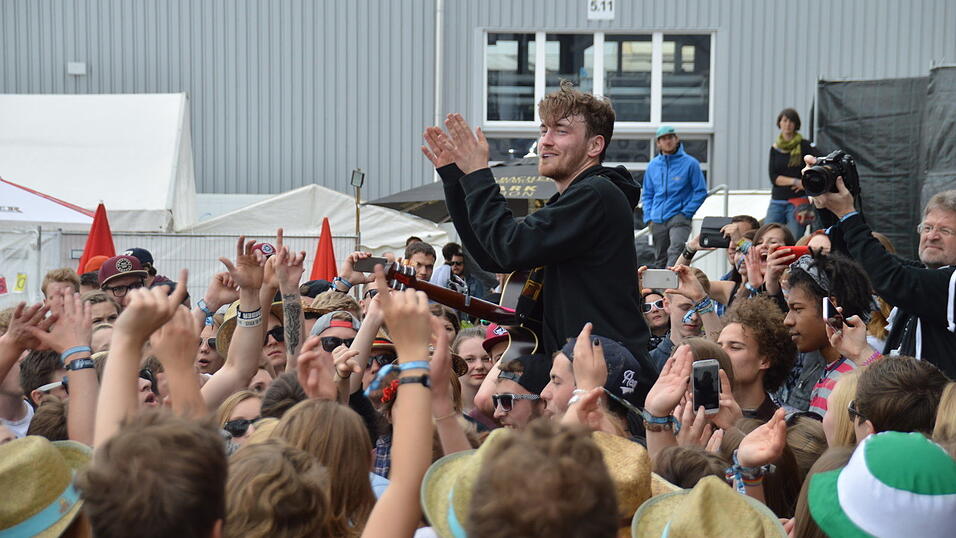Das war am zweiten Tag des Pfings-Open-Airs in Salching auf dem Festivalgelände los. (Fotos: Florian Wende) Das war am zweiten Tag des Pfings-Open-Airs in Salching auf dem Festivalgelände los. (Fotos: Florian Wende)