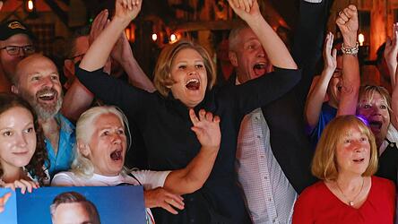 AfD-Wahlparty in Deggendorf. AfD-Wahlparty in Deggendorf.