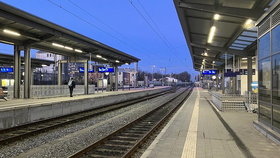 Nur mit Umsteigen nach Landshut oder München: Straubings Zugverbindungen sind ausbaufähig. Nur mit Umsteigen nach Landshut oder München: Straubings Zugverbindungen sind ausbaufähig.