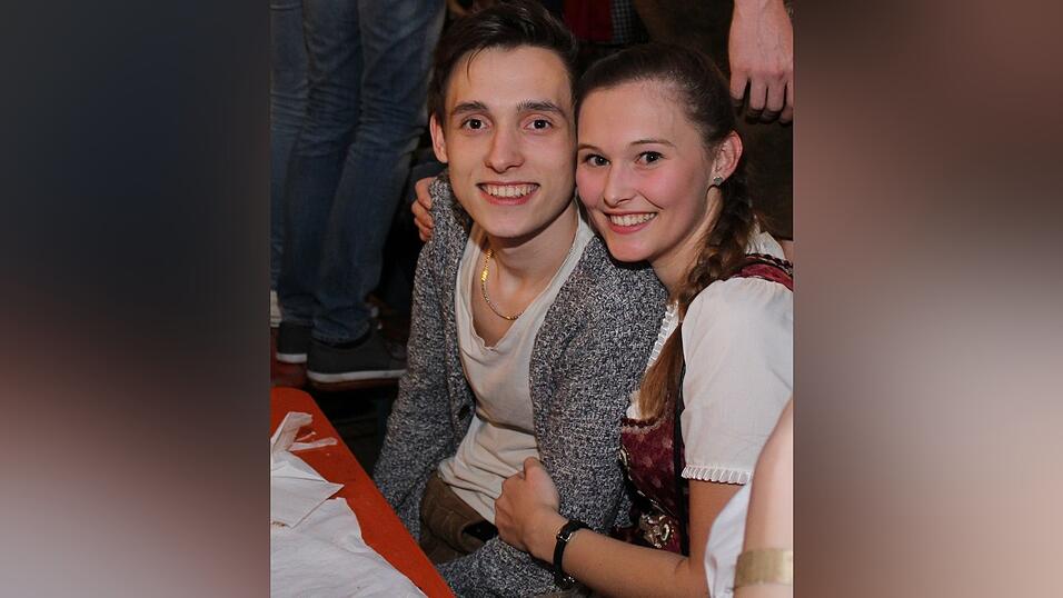 Die Frühjahrsdult 2017 in Landshut neigt sich dem Ende entgegen. Grund genug, noch einmal richtig in den Bierzelten zu feiern - abgerundet vom traditionellen Feuerwerk. Die Frühjahrsdult 2017 in Landshut neigt sich dem Ende entgegen. Grund genug, noch einmal richtig in den Bierzelten zu feiern - abgerundet vom traditionellen Feuerwerk.