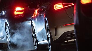 Die EU-Kommission hat Vorschläge zur Abkehr vom Verbrenner-Aus präsentiert. Die EU-Kommission hat Vorschläge zur Abkehr vom Verbrenner-Aus präsentiert.