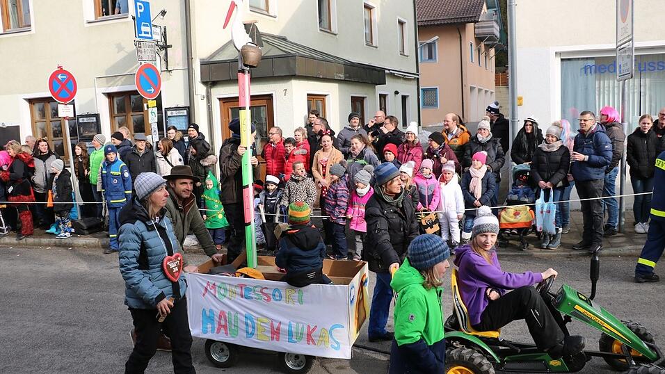 Beim Bogener Faschingsumzug war einiges geboten. Beim Bogener Faschingsumzug war einiges geboten.