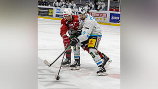 Vom Gegner zum Teamkollegen: Ryon Moser (hier in Weiß) kommt vom Ligakonkurrenten Bietigheim nach Regensburg. Vom Gegner zum Teamkollegen: Ryon Moser (hier in Weiß) kommt vom Ligakonkurrenten Bietigheim nach Regensburg.