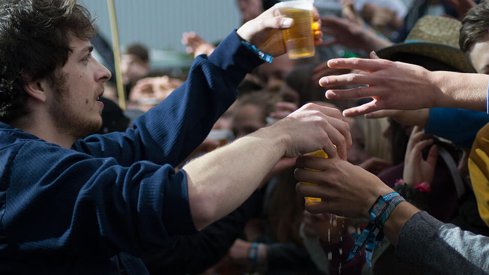 Impressionen vom ersten Tag des Pfingst-Open Airs in Salching. (Fotos: Regina Hölzel) Impressionen vom ersten Tag des Pfingst-Open Airs in Salching. (Fotos: Regina Hölzel)