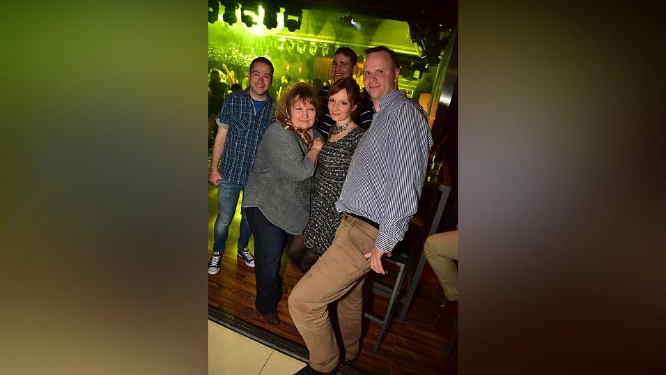 Im Stars wurde wurde wieder getanzt und gefeiert, bis das Licht anging. Im Stars wurde wurde wieder getanzt und gefeiert, bis das Licht anging.