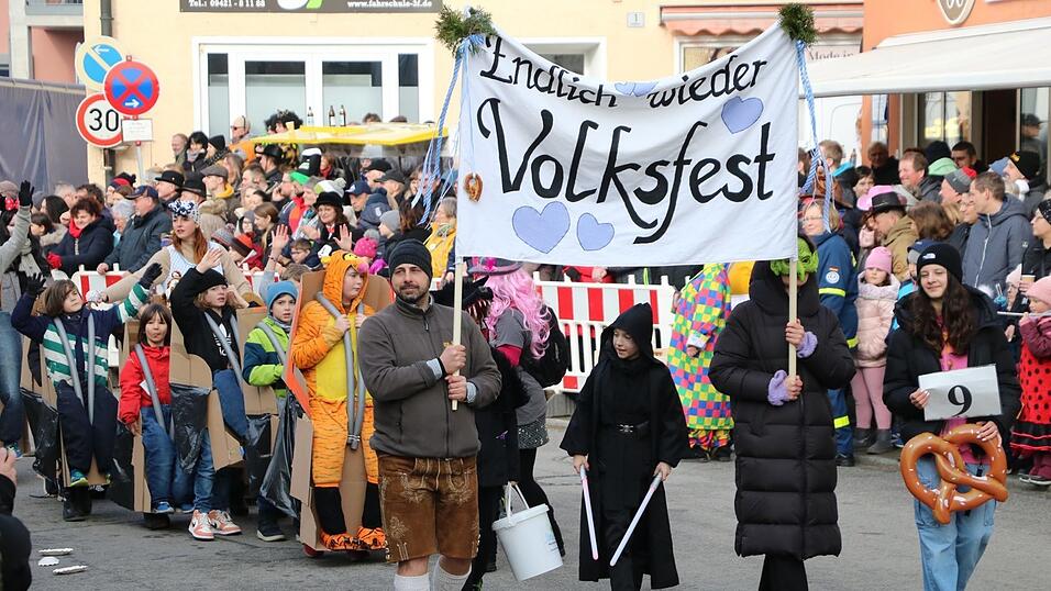 Beim Bogener Faschingsumzug war einiges geboten. Beim Bogener Faschingsumzug war einiges geboten.