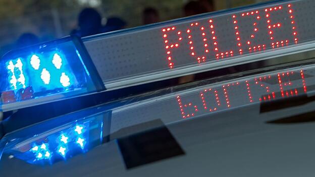 In der Nacht auf Freitag verschaffte sich ein Unbekannter laut Polizei Zutritt zu einem Geflügelhof im Landkreis Regensburg. (Symbolbild) In der Nacht auf Freitag verschaffte sich ein Unbekannter laut Polizei Zutritt zu einem Geflügelhof im Landkreis Regensburg. (Symbolbild)
