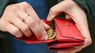 Höhere Inflationsraten schmälern die Kaufkraft der Menschen. (Symbolbild) Höhere Inflationsraten schmälern die Kaufkraft der Menschen. (Symbolbild)