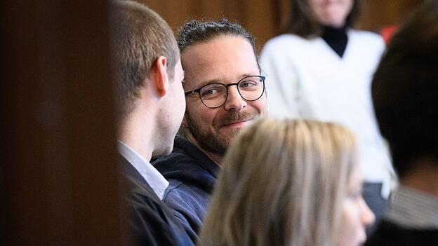 Der Autor und Aktivist Arne Semsrott wirft der Magdeburger Stadtverwaltung vor, seine Lesung in der Stadtbibliothek aus Angst vor Kritik der AfD verhindert zu haben. (Archivbild) Der Autor und Aktivist Arne Semsrott wirft der Magdeburger Stadtverwaltung vor, seine Lesung in der Stadtbibliothek aus Angst vor Kritik der AfD verhindert zu haben. (Archivbild)