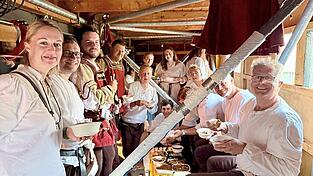 Chinesische Mahlzeit gab’s bei der Wehrgang-Party der Businenbläser. Chinesische Mahlzeit gab’s bei der Wehrgang-Party der Businenbläser.