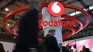 Das Vodafone-Logo am Messestand der Firma bei der Mobilfunk-Messe MWC. Das Vodafone-Logo am Messestand der Firma bei der Mobilfunk-Messe MWC.