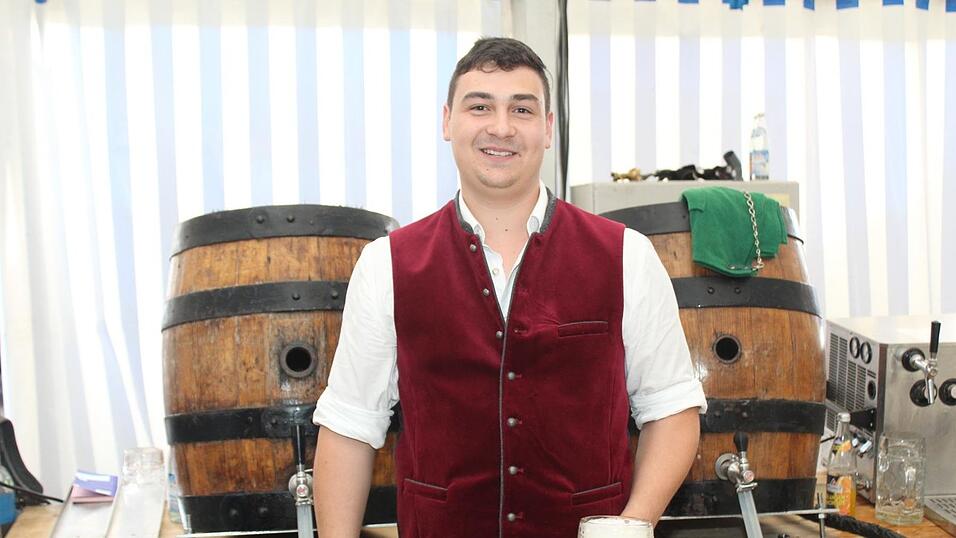 Zur Musik von Headless wurde ausgelassen gefeiert. Zur Musik von Headless wurde ausgelassen gefeiert.