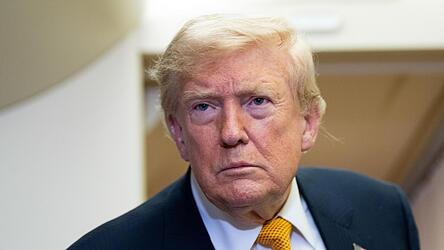 Erst wollte US-Präsident Donald Trump in der Straße von Hormus happige Durchfahrtsgebühren kassieren, dann hat er einen Rückzieher gemacht. Erst wollte US-Präsident Donald Trump in der Straße von Hormus happige Durchfahrtsgebühren kassieren, dann hat er einen Rückzieher gemacht.