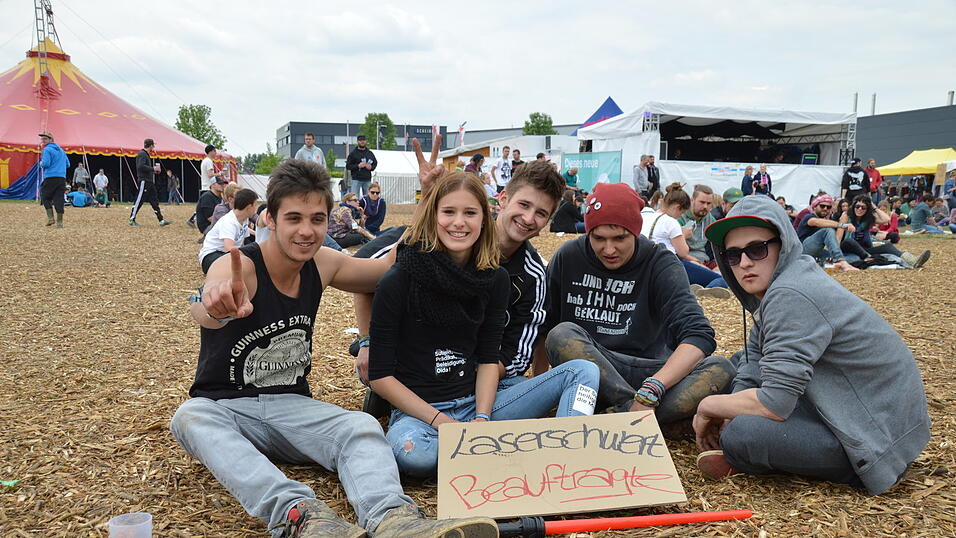 Das war am zweiten Tag des Pfings-Open-Airs in Salching auf dem Festivalgelände los. (Fotos: Florian Wende) Das war am zweiten Tag des Pfings-Open-Airs in Salching auf dem Festivalgelände los. (Fotos: Florian Wende)