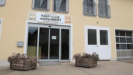 Seit Ende September ist das Sozialkaufhaus in der Ruselstraße geschlossen. Nur noch das Schild über dem Eingang ist übrig geblieben. Seit Ende September ist das Sozialkaufhaus in der Ruselstraße geschlossen. Nur noch das Schild über dem Eingang ist übrig geblieben.