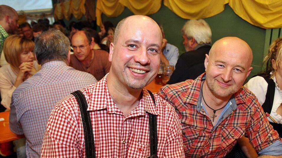 Die Frühjahrsdult 2017 in Landshut neigt sich dem Ende entgegen. Grund genug, noch einmal richtig in den Bierzelten zu feiern - abgerundet vom traditionellen Feuerwerk. Die Frühjahrsdult 2017 in Landshut neigt sich dem Ende entgegen. Grund genug, noch einmal richtig in den Bierzelten zu feiern - abgerundet vom traditionellen Feuerwerk.