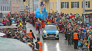 Bereits in den vergangenen Jahren wurde die Sicherheit von Faschingsumzügen, wie hier in Vilsbiburg, von langer Hand geplant. Bereits in den vergangenen Jahren wurde die Sicherheit von Faschingsumzügen, wie hier in Vilsbiburg, von langer Hand geplant.