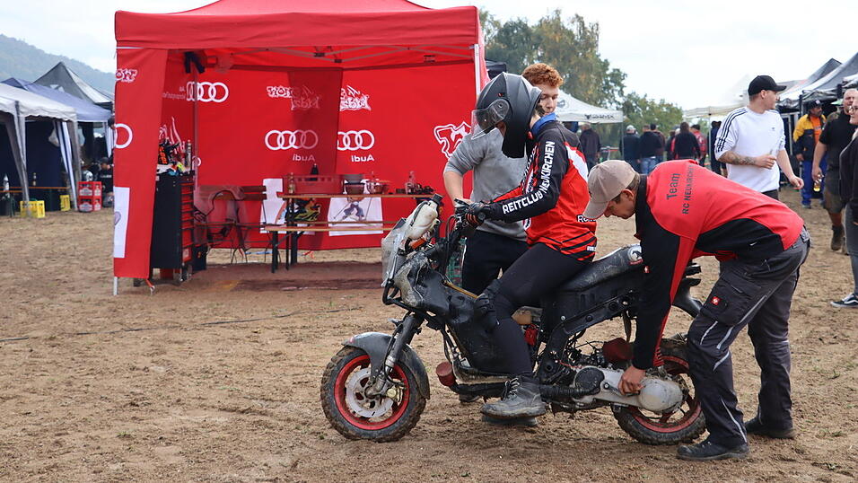 Am Samstag wurde die sechste Auflage des Schwarzacher Mofa-Cross-Rennens ausgetragen. Am Samstag wurde die sechste Auflage des Schwarzacher Mofa-Cross-Rennens ausgetragen.