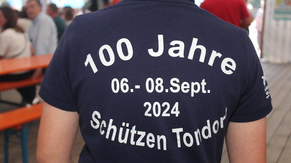 Zur Musik von Headless wurde ausgelassen gefeiert. Zur Musik von Headless wurde ausgelassen gefeiert.