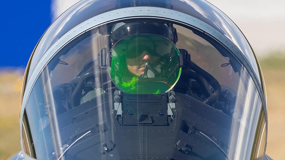 Die Neuburger Piloten trainieren wieder über der Region. Die Neuburger Piloten trainieren wieder über der Region.