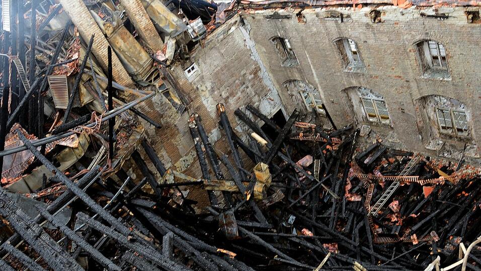 Heute vor acht Jahren, am 25. November, brannte das Straubinger Rathaus ab. Heute vor acht Jahren, am 25. November, brannte das Straubinger Rathaus ab.