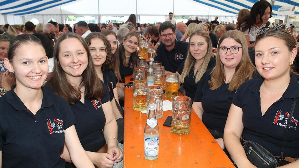 Zur Musik von Headless wurde ausgelassen gefeiert. Zur Musik von Headless wurde ausgelassen gefeiert.