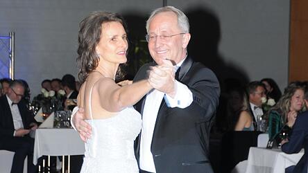 Mit einem Walzer eröffnete Lionspräsident Robert Elsberger mit Ehefrau Bettina den 25. Lions-Ball. Mit einem Walzer eröffnete Lionspräsident Robert Elsberger mit Ehefrau Bettina den 25. Lions-Ball.