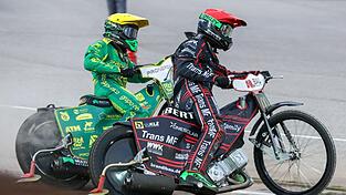 Klares Ziel: „Im kommenden Jahr möchte ich noch eine Schippe drauflegen und mit den Jungs in die Playoffs einziehen“, sagt Kevin Wölbert (vorne und kleines Bild). Klares Ziel: „Im kommenden Jahr möchte ich noch eine Schippe drauflegen und mit den Jungs in die Playoffs einziehen“, sagt Kevin Wölbert (vorne und kleines Bild).