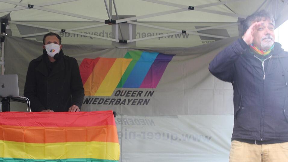 Die Eindrücke vom Christopher Street Day 2020 in Landshut. Die Eindrücke vom Christopher Street Day 2020 in Landshut.