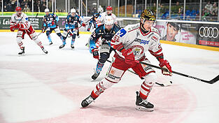 Auf und davon: Die Landshuter boten den Oberschwaben am Mittwochabend energisch die Stirn und schlugen aus ihren vielen Chancen viermal Kapital. Für die Vorentscheidung sorgte schließlich 'Goldhelm' Tor Immo exakt 59 Sekunden vor Ultimo mit seinem Treffer zum 3:2. Auf und davon: Die Landshuter boten den Oberschwaben am Mittwochabend energisch die Stirn und schlugen aus ihren vielen Chancen viermal Kapital. Für die Vorentscheidung sorgte schließlich 'Goldhelm' Tor Immo exakt 59 Sekunden vor Ultimo mit seinem Treffer zum 3:2.