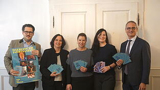 Präsentierten das neue Programm: (von links) Jakob Reitinger von Regensburg Tourismus, Julia Köppel, Annette vom Heu und Anastasia Wolkenstein von den Kulturoptimisten und Kulturreferent Wolfgang Dersch. Präsentierten das neue Programm: (von links) Jakob Reitinger von Regensburg Tourismus, Julia Köppel, Annette vom Heu und Anastasia Wolkenstein von den Kulturoptimisten und Kulturreferent Wolfgang Dersch.