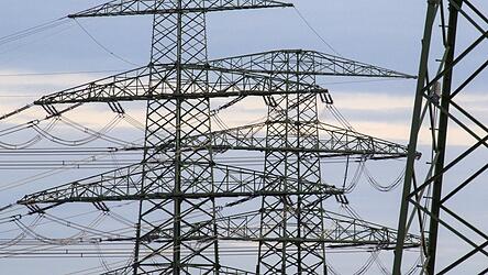 Die Finanzierung der Energiewende bleibt eine verpasste Chance. Ein Investitionsprojekt, bei dem die Gewinne internationalisiert werden und die Lasten im Land hängen bleiben. Die Finanzierung der Energiewende bleibt eine verpasste Chance. Ein Investitionsprojekt, bei dem die Gewinne internationalisiert werden und die Lasten im Land hängen bleiben.