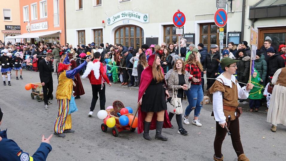 Beim Bogener Faschingsumzug war einiges geboten. Beim Bogener Faschingsumzug war einiges geboten.