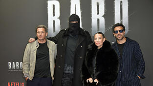 Paco-Luca Nitsche, Aykut Anhan aka Haftbefehl, Nina Anhan und Elyas M Barek (von links). Paco-Luca Nitsche, Aykut Anhan aka Haftbefehl, Nina Anhan und Elyas M Barek (von links).