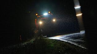 Vom Sonntagabend bis Montagvormittag ist in weiten Teilen Bayerns mit Glatteis zu rechnen. (Symbolfoto) Vom Sonntagabend bis Montagvormittag ist in weiten Teilen Bayerns mit Glatteis zu rechnen. (Symbolfoto)