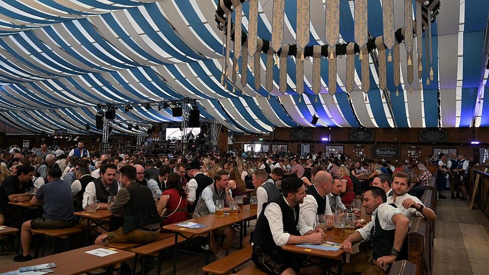 Das Festzelt Wenisch und die Straubinger Karmelitenbrauerei werden sich gemeinsam für das Gäubodenvolksfest 2027 bewerben. Das Festzelt Wenisch und die Straubinger Karmelitenbrauerei werden sich gemeinsam für das Gäubodenvolksfest 2027 bewerben.