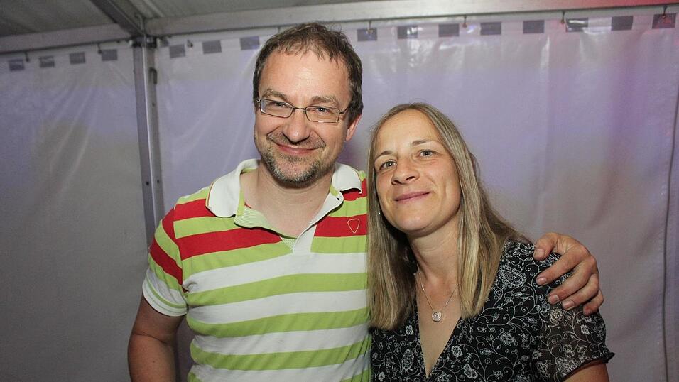 Zur Musik von Headless wurde ausgelassen gefeiert. Zur Musik von Headless wurde ausgelassen gefeiert.