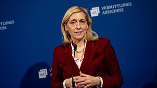 Gesundheitsministerin Nina Warken begrüßte den Kompromiss im Vermittlungsausschuss. Gesundheitsministerin Nina Warken begrüßte den Kompromiss im Vermittlungsausschuss.