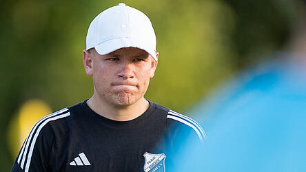 Hätte Simbachs Trainer Tobias Biermeier nicht meist eine Kappe am Spielfeldrand auf, hätte er sich wohl die Haare gerauft. Hätte Simbachs Trainer Tobias Biermeier nicht meist eine Kappe am Spielfeldrand auf, hätte er sich wohl die Haare gerauft.