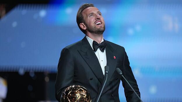 Harry Kane ist mit dem Ballon d'Or ausgezeichnet worden. Harry Kane ist mit dem Ballon d'Or ausgezeichnet worden.
