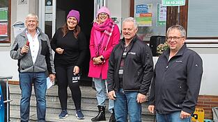 Bürgermeister Helmut Heumann (links), sein Stellvertreter Georg Babl (Zweiter von rechts) und Geschäftsleiter Johann Braun (rechts) mit Katharina Tratter (Zweite von links) und Eva Liedtke (Dritte von rechts) von der Gesundheitsregion plus, die den Tag organisiert hat. Bürgermeister Helmut Heumann (links), sein Stellvertreter Georg Babl (Zweiter von rechts) und Geschäftsleiter Johann Braun (rechts) mit Katharina Tratter (Zweite von links) und Eva Liedtke (Dritte von rechts) von der Gesundheitsregion plus, die den Tag organisiert hat.